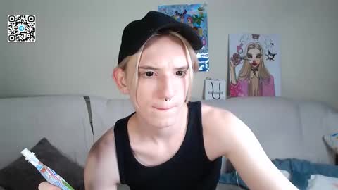 Snapshot of ron_vilss chatting on 10/05/25, 07:07 Ron online show from 10/05/25, 07:07