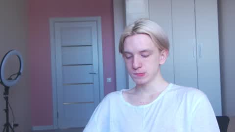 Snapshot of ron_vilss chatting on 02/16/26, 06:42 Ron online show from 02/16/26, 06:42