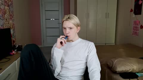 Snapshot of ron_vilss chatting on 02/19/26, 07:37 Ron online show from 02/19/26, 07:37