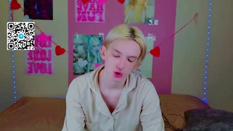 Snapshot of ron_vilss chatting on 02/24/26, 04:32 Ron online show from 02/24/26, 04:32