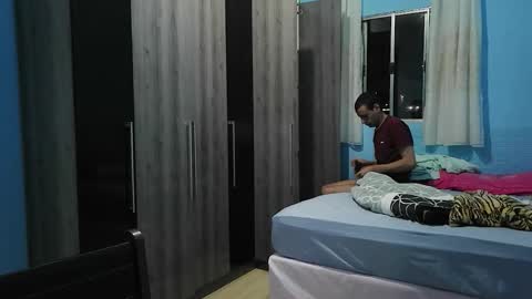 Snapshot of ronnispoto chatting on 12/18/25, 12:49 ronny online show from 12/18/25, 12:49