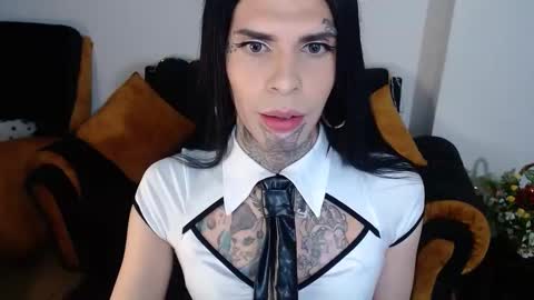 Snapshot of room911 chatting on 09/17/25, 02:02 herreraisa offical online show from 09/17/25, 02:02