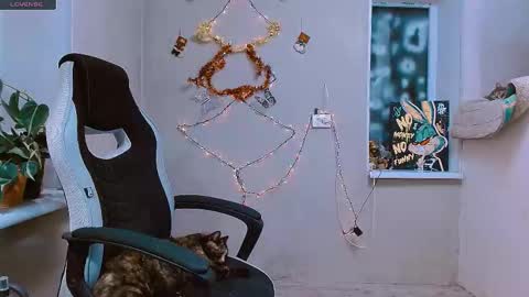 rosa843850 online show from 12/19/25, 08:27