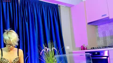 Rose online show from 10/06/25, 04:32