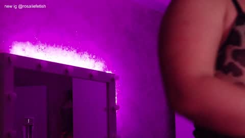 Snapshot of rosaliefetish chatting on 01/22/25, 01:53 Rosalie online show from 01/22/25, 01:53