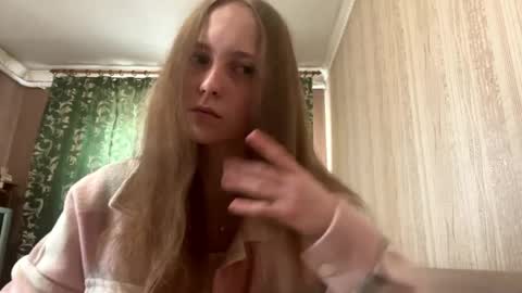 Snapshot of rosariamohre chatting on 04/01/26, 05:41 Emma online show from 04/01/26, 05:41