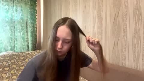 Snapshot of rosariamohre chatting on 04/07/26, 02:12 Emma online show from 04/07/26, 02:12