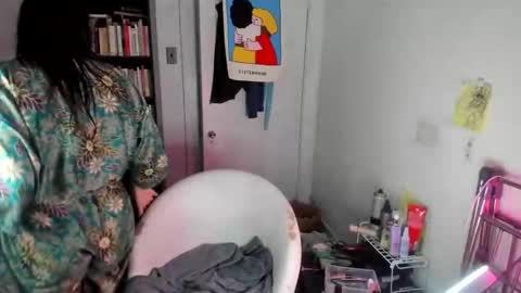 Snapshot of rose257044 chatting on 10/05/25, 01:53 rose257044 online show from 10/05/25, 01:53