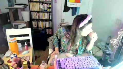 Snapshot of rose257044 chatting on 11/02/25, 04:42 rose257044 online show from 11/02/25, 04:42