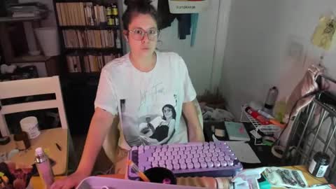 Snapshot of rose257044 chatting on 11/16/25, 01:28 rose257044 online show from 11/16/25, 01:28