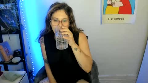 Snapshot of rose257044 chatting on 07/12/26, 11:01 rose257044 online show from 07/12/26, 11:01