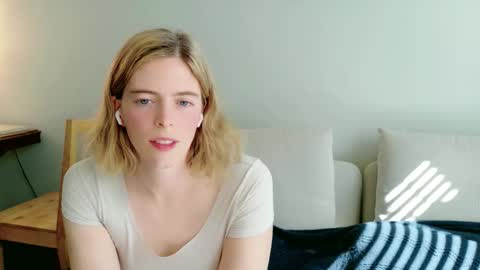 Snapshot of rose77782 chatting on 09/12/25, 03:01 rose77782 online show from 09/12/25, 03:01