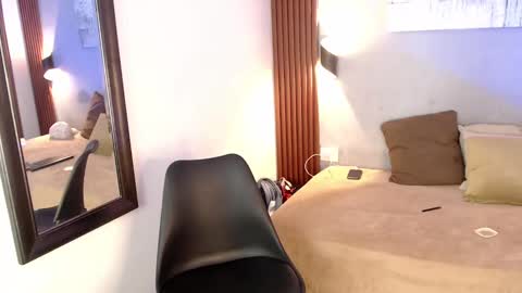 rose_crimson online show from 10/11/25, 11:25