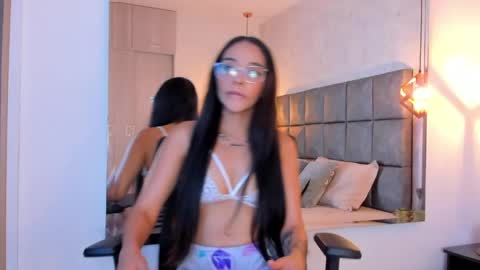 roseaurora online show from 04/14/26, 12:11