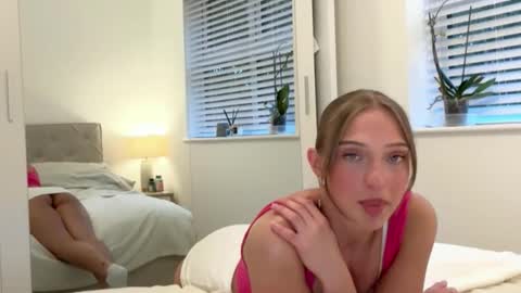 Bella  online show from 10/17/25, 04:42