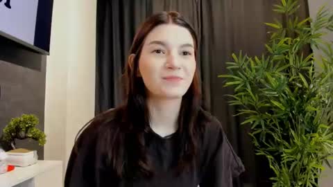 Snapshot of roseblanche2k chatting on 06/24/26, 09:14 Florin online show from 06/24/26, 09:14