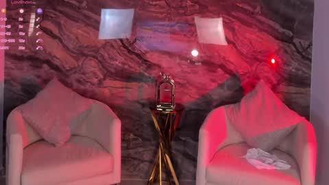 Snapshot of roseferrera chatting on 01/15/25, 11:19 Rose online show from 01/15/25, 11:19