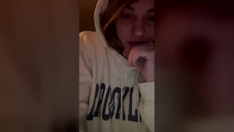 Snapshot of roseknows chatting on 02/12/26, 09:15 Rose online show from 02/12/26, 09:15