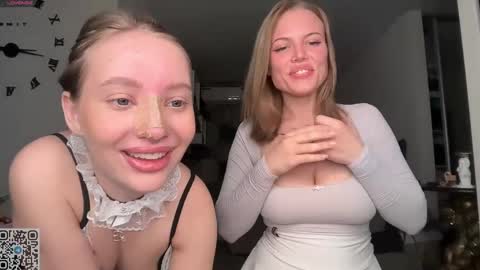 Snapshot of roselunes chatting on 05/31/26, 06:09 Sophie and Sarah online show from 05/31/26, 06:09