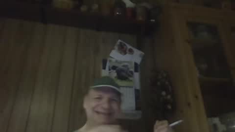 roses2u1958 online show from 12/18/24, 04:20