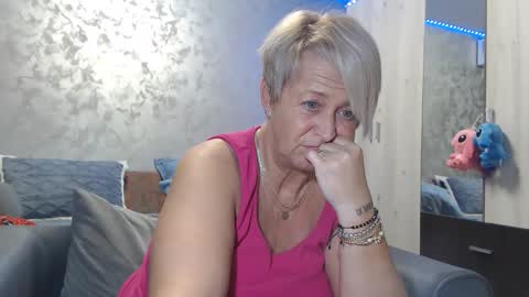 Lovepinklilly online show from 11/30/25, 06:01