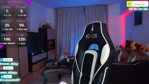 Snapshot of rosesarered97 chatting on 02/18/25, 07:52 Abbygail online show from 02/18/25, 07:52