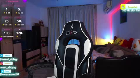 Snapshot of rosesarered97 chatting on 10/02/25, 07:43 Abbygail online show from 10/02/25, 07:43