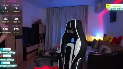 Snapshot of rosesarered97 chatting on 10/11/25, 07:34 Abbygail online show from 10/11/25, 07:34