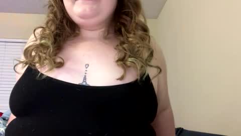 Snapshot of roseyroe chatting on 12/11/24, 02:19 roseyroe online show from 12/11/24, 02:19