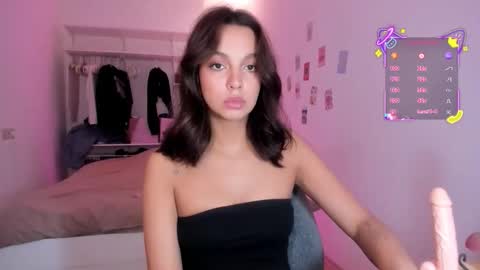 Roshelle online show from 09/13/25, 03:17