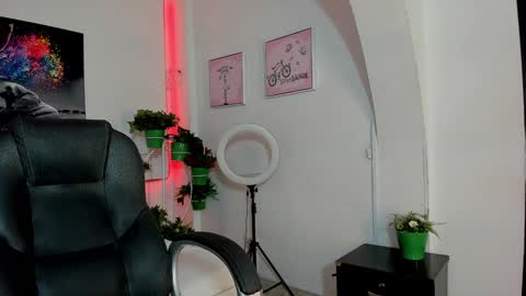 rosi_cooper online show from 12/31/24, 11:09