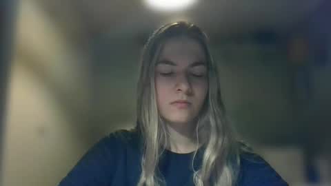 Snapshot of rosie_june chatting on 12/12/24, 08:03 Rosie online show from 12/12/24, 08:03