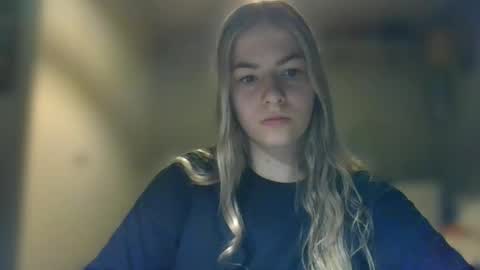 Snapshot of rosie_june chatting on 12/19/24, 07:51 Rosie online show from 12/19/24, 07:51