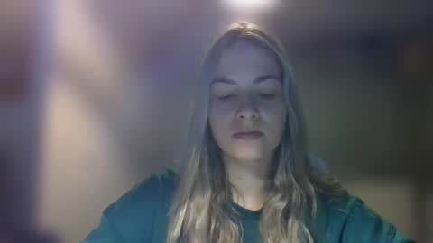 Snapshot of rosie_june chatting on 02/18/25, 08:05 Rosie online show from 02/18/25, 08:05