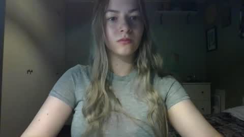 Snapshot of rosie_june chatting on 10/13/25, 06:35 Rosie online show from 10/13/25, 06:35