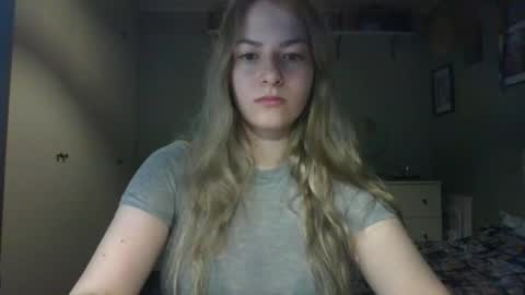 Snapshot of rosie_june chatting on 10/16/25, 06:47 Rosie online show from 10/16/25, 06:47