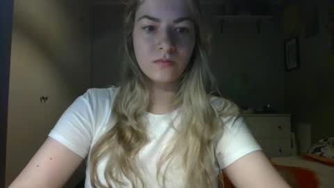 Snapshot of rosie_june chatting on 11/21/25, 07:51 Rosie online show from 11/21/25, 07:51