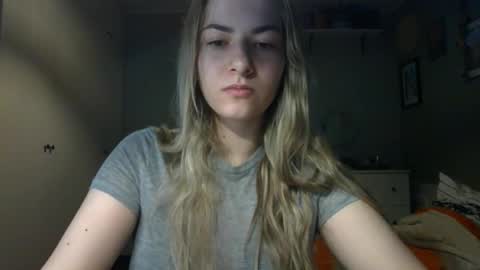 Snapshot of rosie_june chatting on 12/19/25, 08:21 Rosie online show from 12/19/25, 08:21