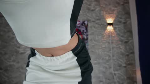 Snapshot of ross_b1 chatting on 12/13/24, 01:37 ROSS - online show from 12/13/24, 01:37