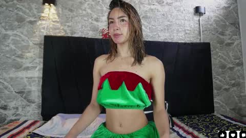 Snapshot of ross_b1 chatting on 12/14/25, 03:39 ROSS - online show from 12/14/25, 03:39