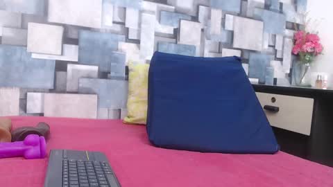 rosse_thompson11 online show from 10/08/25, 03:15