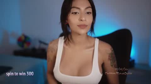 Snapshot of rosseyquiin chatting on 06/19/26, 01:21 Rossey online show from 06/19/26, 01:21