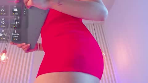 Snapshot of rossvega_ chatting on 10/22/25, 08:41 Ross online show from 10/22/25, 08:41