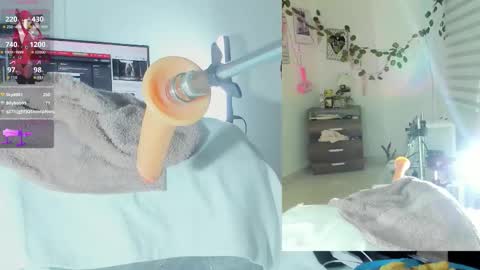 rosy_emely_ online show from 12/22/25, 09:28