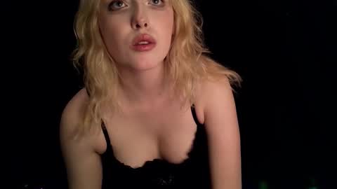 rosy_petal online show from 10/07/25, 11:07