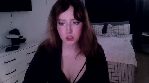 rosy_petal online show from 06/01/26, 06:31