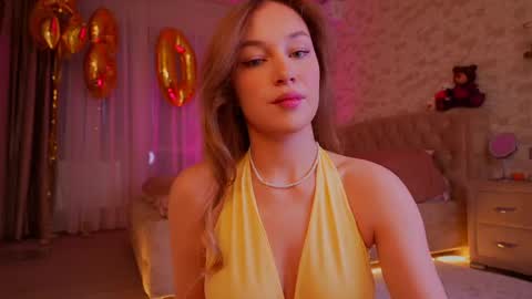 Snapshot of rosyemily chatting on 04/27/26, 12:58 Hi Im Maria Check my Bio online show from 04/27/26, 12:58