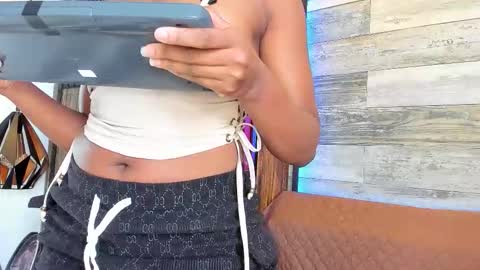 Snapshot of rouselux chatting on 02/25/26, 03:43 rouselux online show from 02/25/26, 03:43