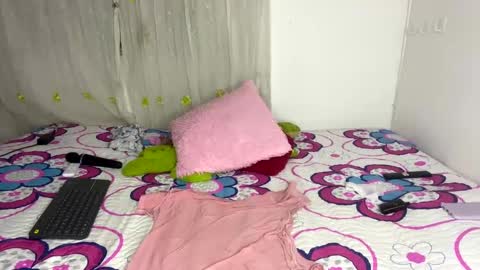 Snapshot of rousemilf4u chatting on 02/23/25, 05:23 rouse online show from 02/23/25, 05:23