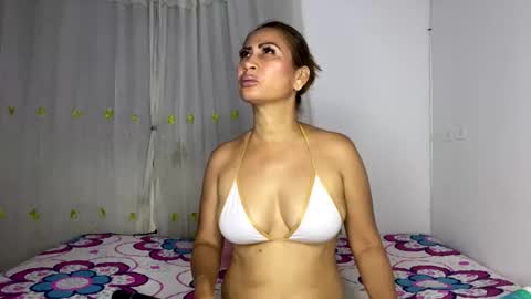 Snapshot of rousemilf4u chatting on 03/05/25, 09:16 rouse online show from 03/05/25, 09:16